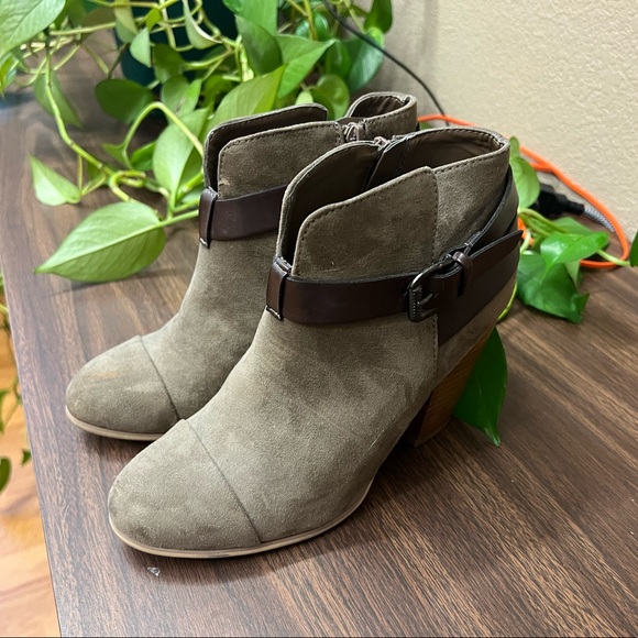 Gently used booties! - Picture 2 of 3